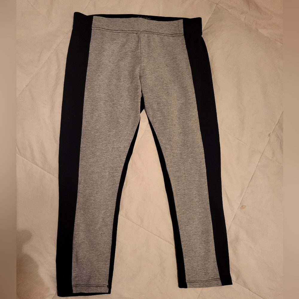 🔥Host Pick 🔥Calvin Klein Performance Capri leggings